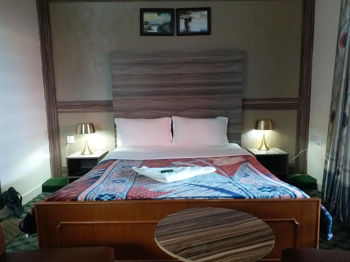 Hotel Marigold Pokhara Exteriör bild