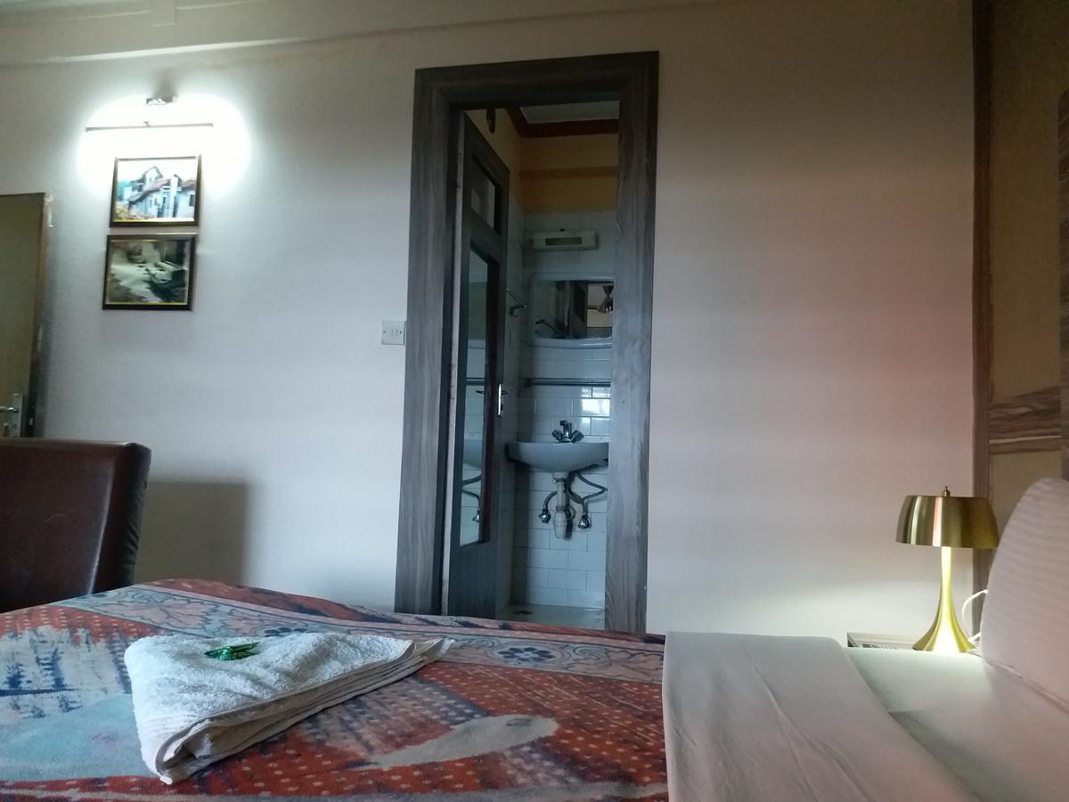 Hotel Marigold Pokhara Exteriör bild
